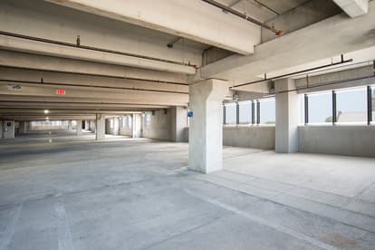 500 Pearl PG interior Columns